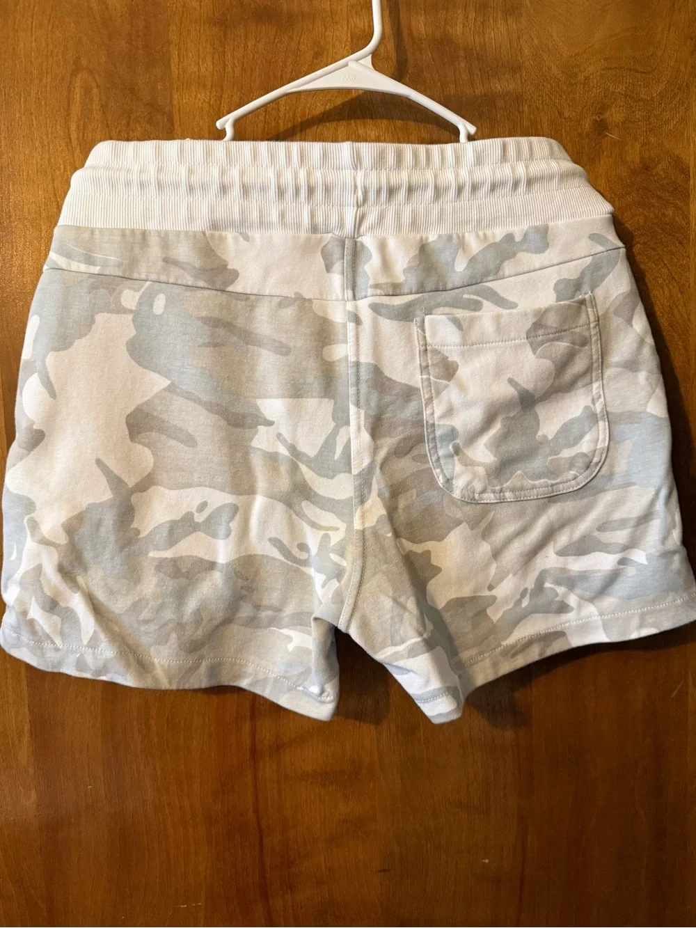 Men’s YoungLA White & Light Gray Camo Drawstring Athletic Shorts